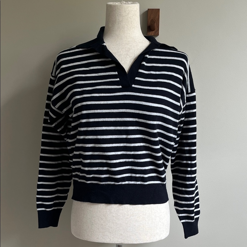 Tahari Women's V-Neck Black and White Striped Sweater Collared